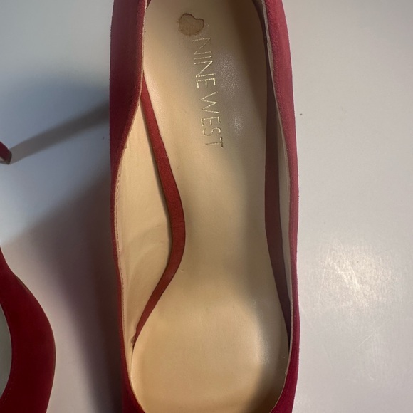 Nine West Women Red Suede Pointed Toe Pump Heels Size 8 1/2M, 3 3/4 in. heel New - Picture 6 of 8